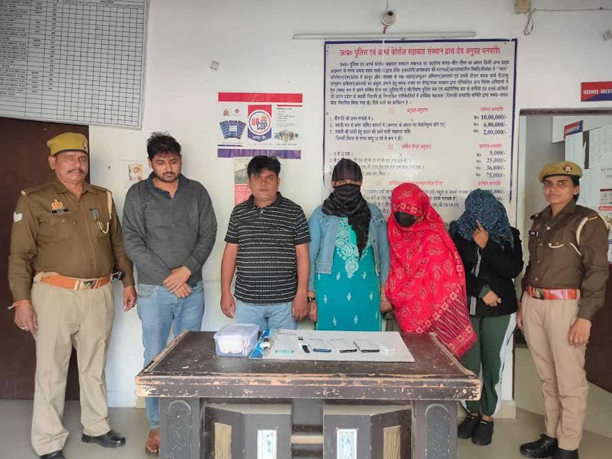 स्पा सेंटर में चल रहा था अनैतिक देहव्यापार, पुलिस छापे में दो युवक व तीन महिलायें गिरफ्तार